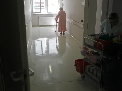 - Negovalna bolnišnica, Vrazov trg 1 - negovalni oddelek za bolnike, ki potrebujejo podaljšanje neakutnega zdravljenja iz oddelkov UKC//FOTO: Jaka Gasar