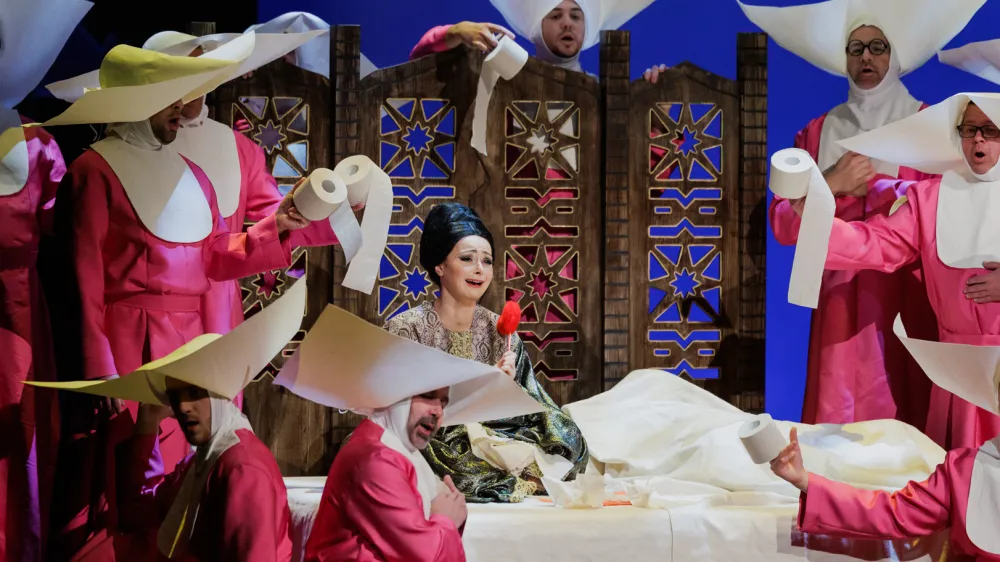 Rossinijeva veseloigra v dveh dejanjih Italijanka v Alžiru F Darja &Scaron;travs Tisu