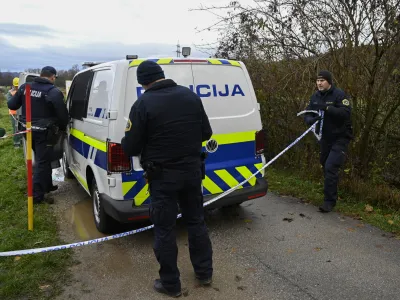 - nadaljevanje del pri Avto šoli Ježica iz smeri Črnuč (odsek z oznako revizijski jašek 129) - 23.11.2022 – gradnja - projekt povezovalni kanal C0 na trasi Brod – Ježica: nadaljevanje del, kjer je bila gradnja od aprila 2020 zaradi onemogočanja dostopa do gradbišča in tudi fizičnega oviranja izvajalca s strani lastnikov sosednjih zemljišč na tem območju večkrat prekinjena in nato zaustavljena//FOTO: Nik Erik Neubauer 