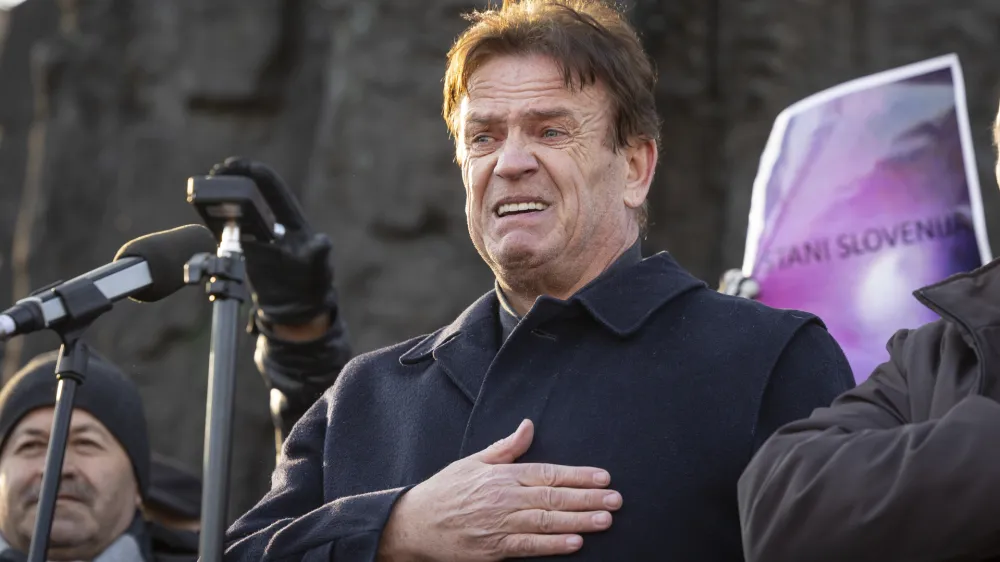 Ljubljana, Trg republike.<br>Protest upokojencev, ki ga je pripravila ljudska iniciativa Glas upokojencev Slovenije.