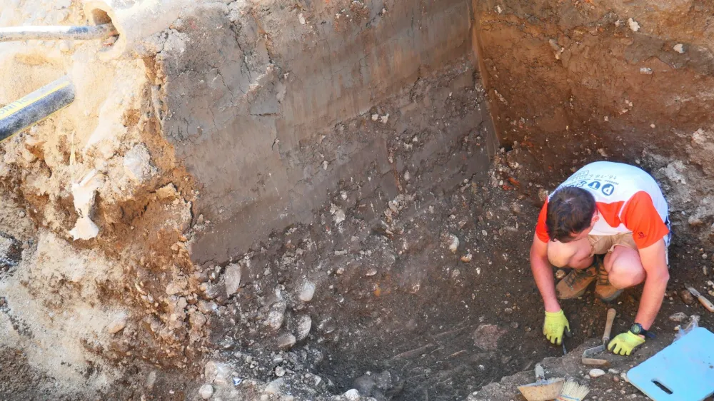 Od srede, 8. februarja, bodo v Mestnem muzeju Ljubljana na ogled najdbe izkopavanj, ki so lani poleti potekala na območju med Štefanovo in Puharjevo ulico.