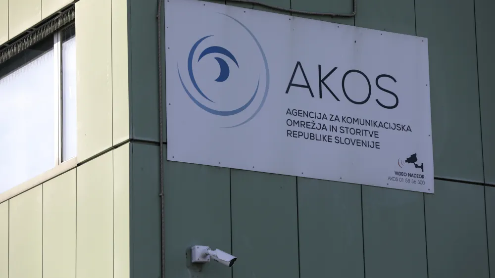 ﻿stavba AKOS<br><br><br>- 09.01.2020 - Agencija za komunikacijska omrežja in storitve RS - javni shod proti uvajanju tehnologije 5G v Sloveniji v organizaciji Gibanja za človeku prijazno tehnologijo ob robu posveta mobilnih operaterjev o uvajanju tehnologije 5G; //FOTO: Jaka Gasar