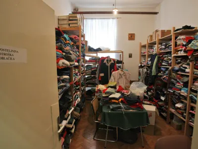 Škofijska karitas Koper - skladišče Ajdovščina - otroška oblačila //FOTO: Tomaž Skale