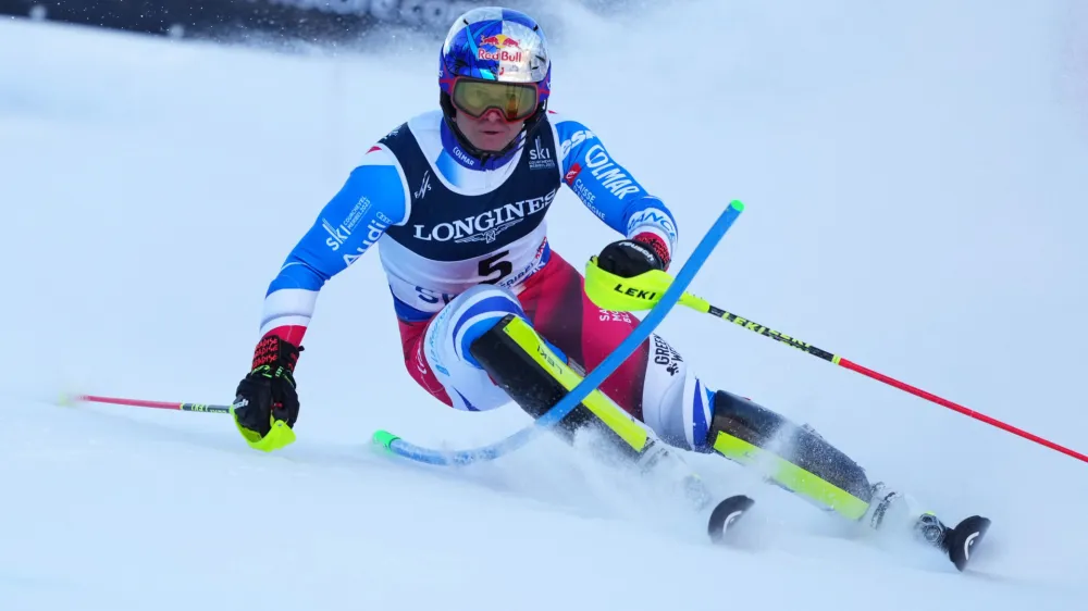 Alexis Pinturault je na slalomu ubranil najhitrejši čas s superveleslaloma in se drugič v karieri veselil naslova svetovnega prvaka v alpski kombinaciji. Foto: Reuters