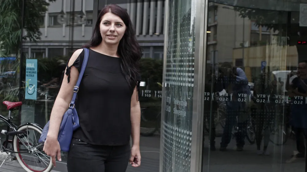 nekdanja voditeljica Dnevnika novinarka Jelena A&scaron;čič- 03.09.2015 - Radiotelevizija Slovenija (RTV) - vodstvo je na novinarski konferenci predstavilo trenutne razmere na Televiziji Slovenija, potem ko je dru&scaron;tvo novinarjev (DNS) opozorilo na &scaron;tevilne domnevno sporne kadrovske in programske spremembe. ///FOTO: Luka Cjuha