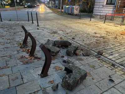 ﻿Hrvaska, Sisak.<br>Hrvasko je danes okoli 6.30 prizadel potres z magnitudo 5,2. Zarisce potresa je bilo 12 kilometrov jugozahodno od Siska, po prvih podatkih so ga cutili prebivalci celotne Slovenije.