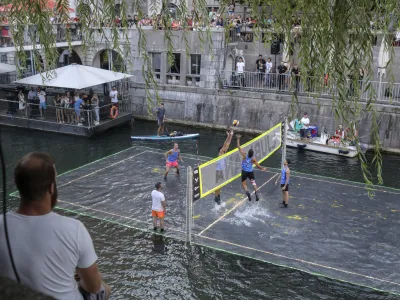 - 16.08.2022 – odbojka na Ljubljanici //FOTO: Jaka Gasar