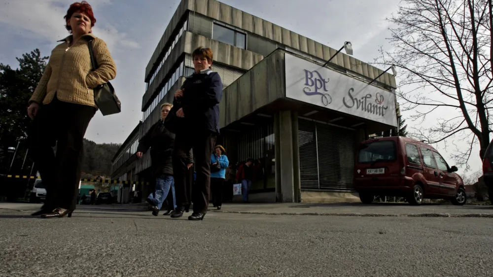 V času prevzema je bilo v Svilanitu zaposlenih okoli 480 ljudi, danes je tam vsega 11 zaposlenih.