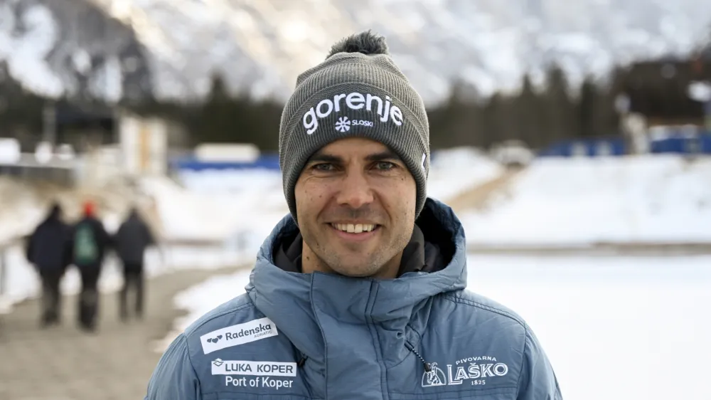 Jernej Damjan, nekdanji smučarski skakalec - predstavnik komisije &scaron;portnikov pri FIS in strokovni komentator Eurosporta.<br><br>- 21.02.2023 &ndash; 43. Svetovno prvenstvo v nordijskem smučanju PLANICA 2023 - največji &scaron;portni dogodek v zgodovini Slovenije,<br><br> <br><br>//FOTO: Nik Erik Neubauer