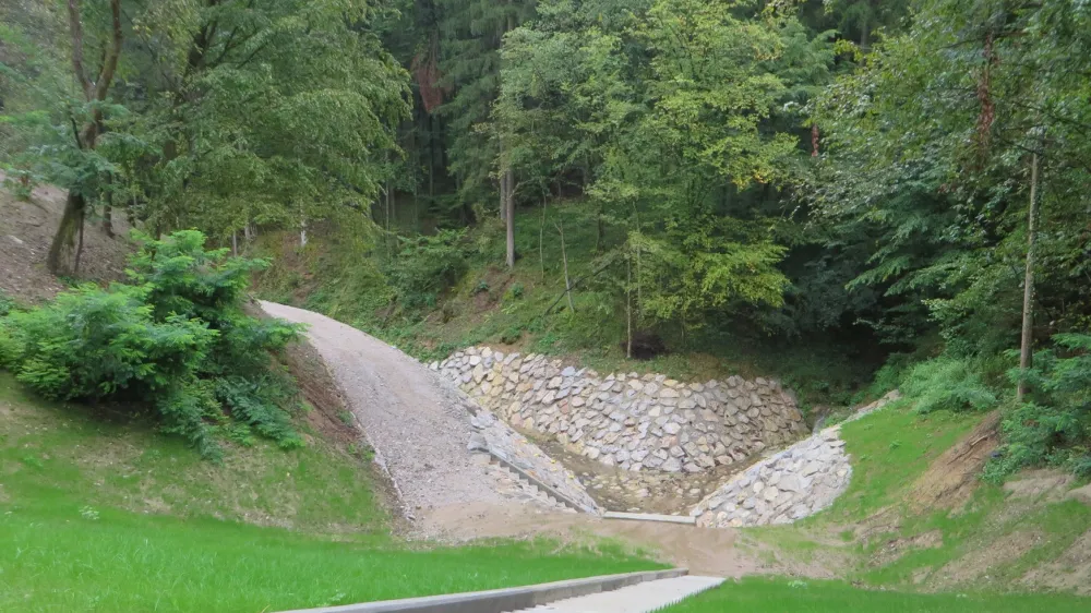 Suhi zadrževalnik v Sv. Tomažu v občini Vojnik