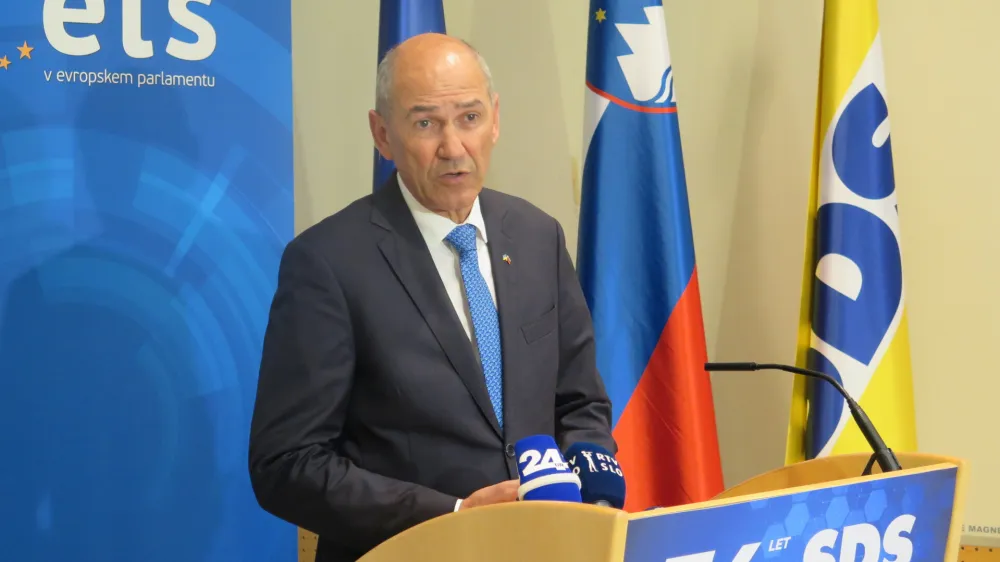 Maribor.<br>Slavnostna akademija ob 34. obletnici ustanovitve stranke SDS.<br>Predsednik stranke SDS Janez Jansa.