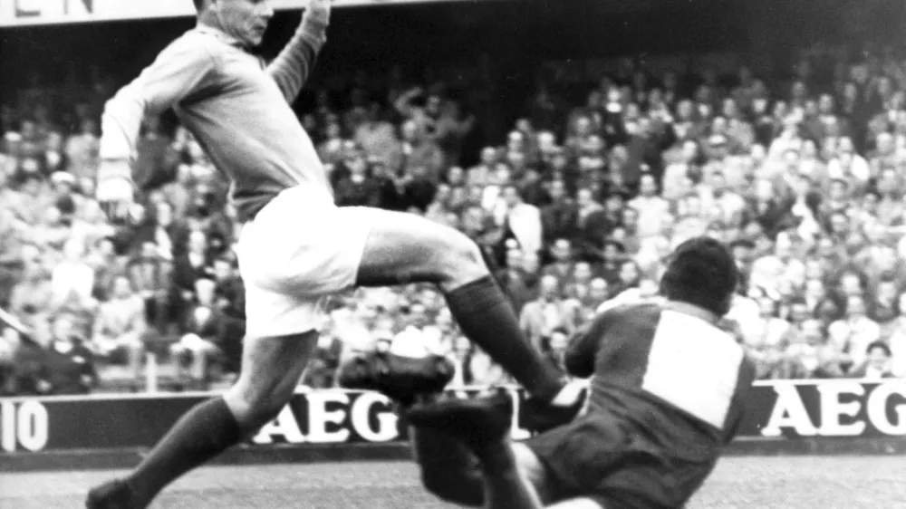 FILE - France's Just Fontaine, left, tries to go past Brazil's goalkeeper Gilmar tackles in their semifinal match in Stockholm, on June 24, 1958. Fontaine's former club Reims announced Fontaine's death on Wednesday, March 1, 2023. He was 89. (AP Photo/Reportagebild, Pool, File)