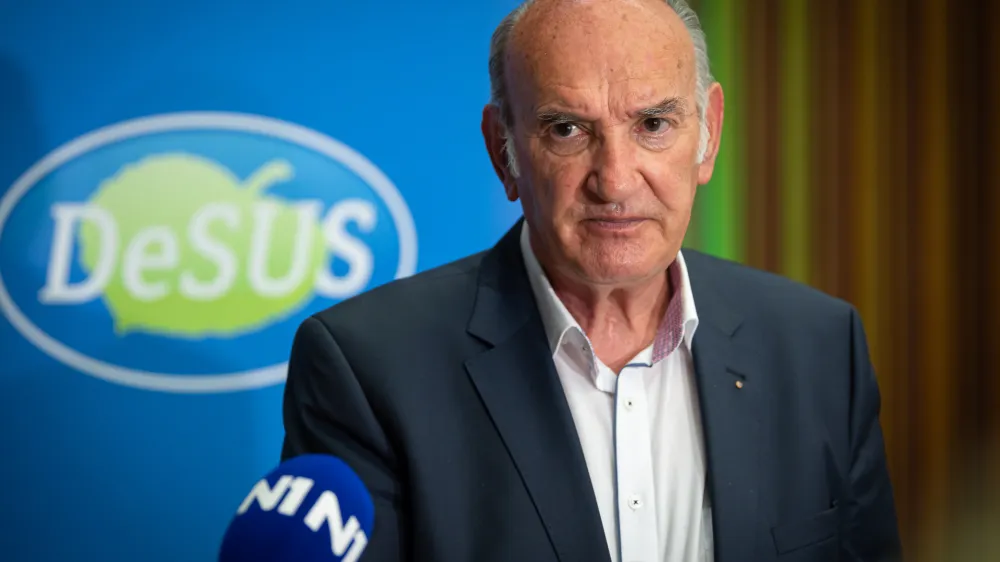 Ljubljana, Gospodarsko razstavisce.<br>13. Kongres stranke DeSUS.<br>Novoizvoljeni predsednik stranke DeSUS Ljubo Jasnic.