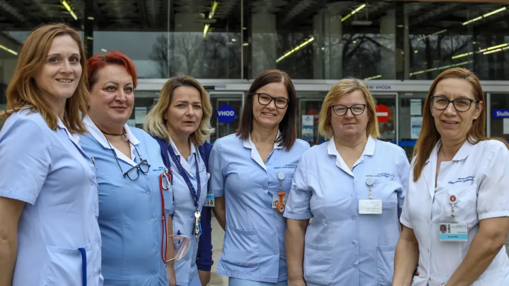 - 07.03.2023 – Čestitka za 8. marec - medicinske setre UKC Ljubljana //FOTO: Luka Cjuha