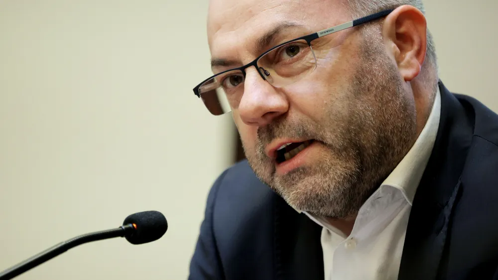 Ljubljana, ministrstvo za zdravje.<br>Novinarska konferenca ministrstva za zdravje, na kateri so predstavili podrobnosti delovanja klicnega centra za pomoc uporabnikom zdravstvenega sistema, ki bo zacel delovati 1. marca.<br>Minister za zdravje Danijel Besic Loredan.