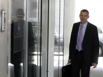 ﻿minister za finance dr. Uroš Čufer (PS),  - 09.5.2013 - Seja Vlade - vlada zaključila obravnavo programa stabilnosti in nacionalnega reformnega programa ter oba ključna programska dokumenta za izhod iz krize //FOTO: Bojan Velikonja