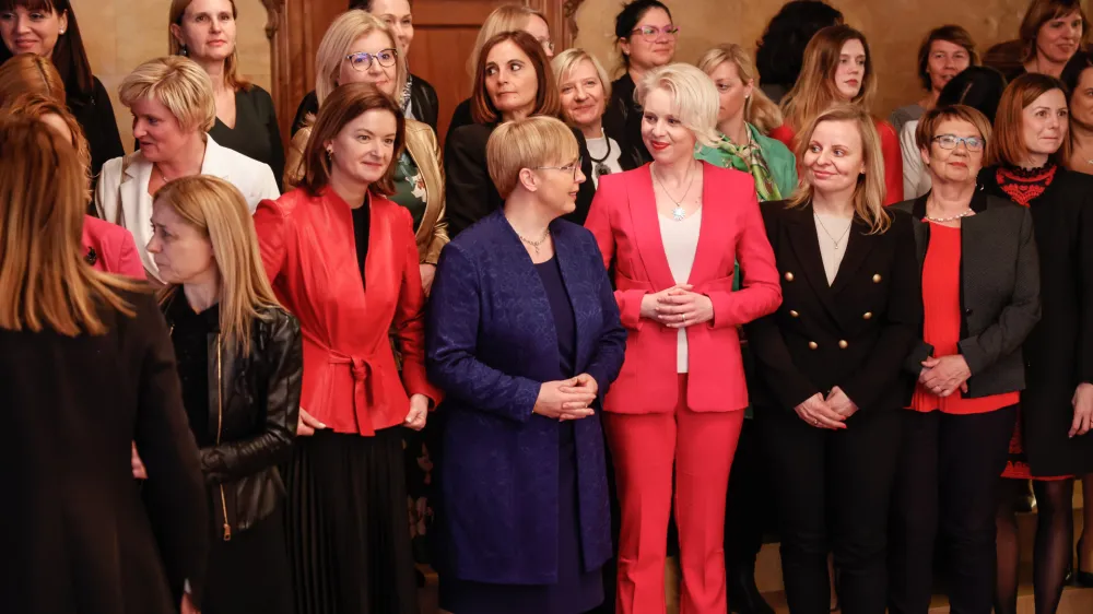 Brdo pri Kranju, Kongresni center Brdo.<br>Sprejem ob mednarodnem dnevu zensk, ki ga prireja predsednica republike Natasa Pirc Musar.