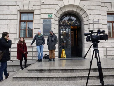 - 09.03.2023 - sojenje - predobravnavni narok v tožbi davčnega svetovalca Roka Snežiča proti ministru za delo Luki Mescu zaradi žaljive obdolžitve //FOTO: Tomaž Skale