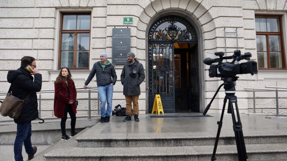 - 09.03.2023 - sojenje - predobravnavni narok v tožbi davčnega svetovalca Roka Snežiča proti ministru za delo Luki Mescu zaradi žaljive obdolžitve //FOTO: Tomaž Skale