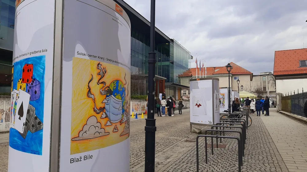 Kranjski srednje&scaron;olci so z risbami predstavili svoj pogled na tematiko zasvojenosti in pomen preventivnega delovanja.