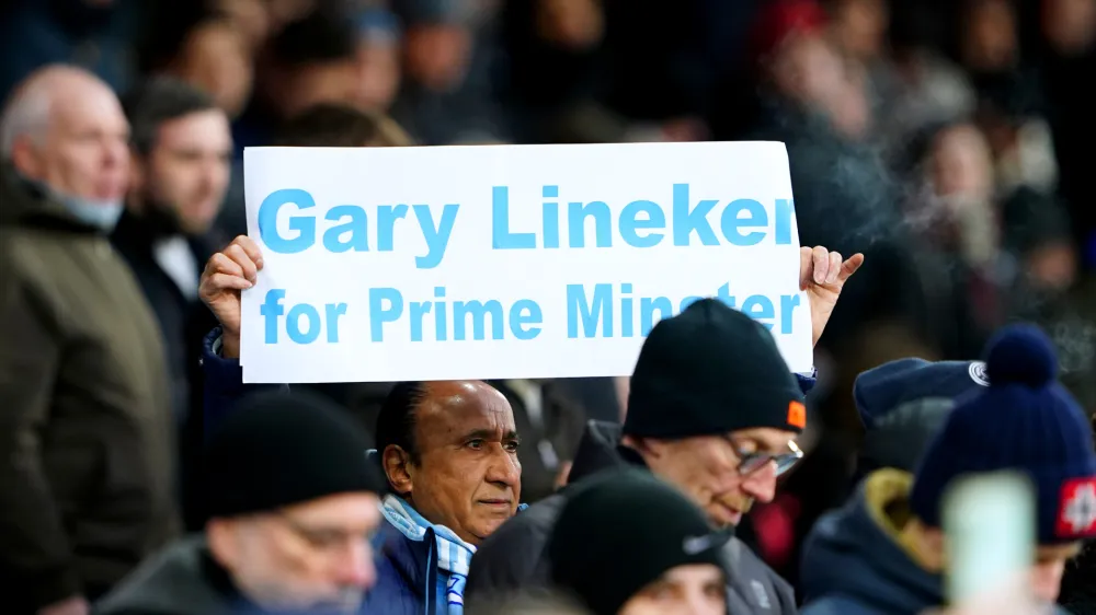 11 March 2023, United Kingdom, London: A Manchester City fan holds up a sign in support of Match of the Day presenter Gary Lineker during the English Premier League soccer match between Crystal Palace and Manchester City at Selhurst Park. Photo: Zac Goodwin/PA Wire/dpa