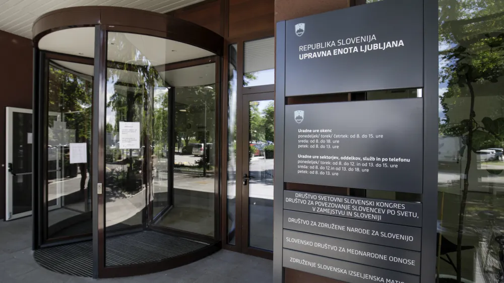 - 18.06.2020 - Upravna enota UE Ljubljana, Linhartova cesta 13 - predstavitev prenovljenih prostorov kjer bodo združene izpostave Bežigrad, Center, Moste-Polje, &Scaron;i&scaron;ka in Vič-Rudnik; //FOTO: Matjaž Ru&scaron;t