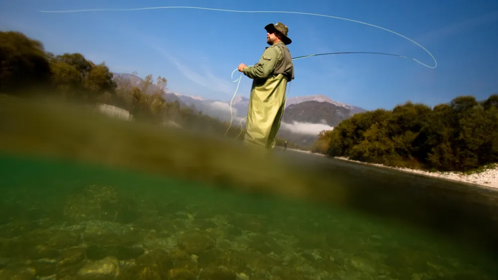 Ribarjenje, muharjenje, So&scaron;ka postrv, ribič