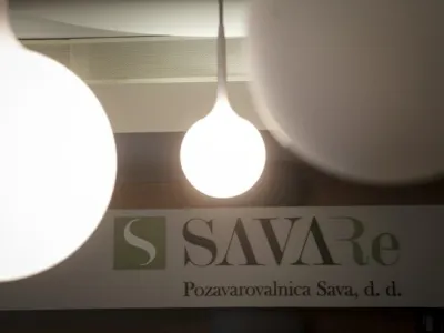 Potem ko je lani delničarjem za delnico namenila 1,5 evra, uprava in nadzorni svet Save Re, matične družbe Zavarovalne skupine Sava, letos predlagata izplačilo 1,6 evra dividende na delnico. 