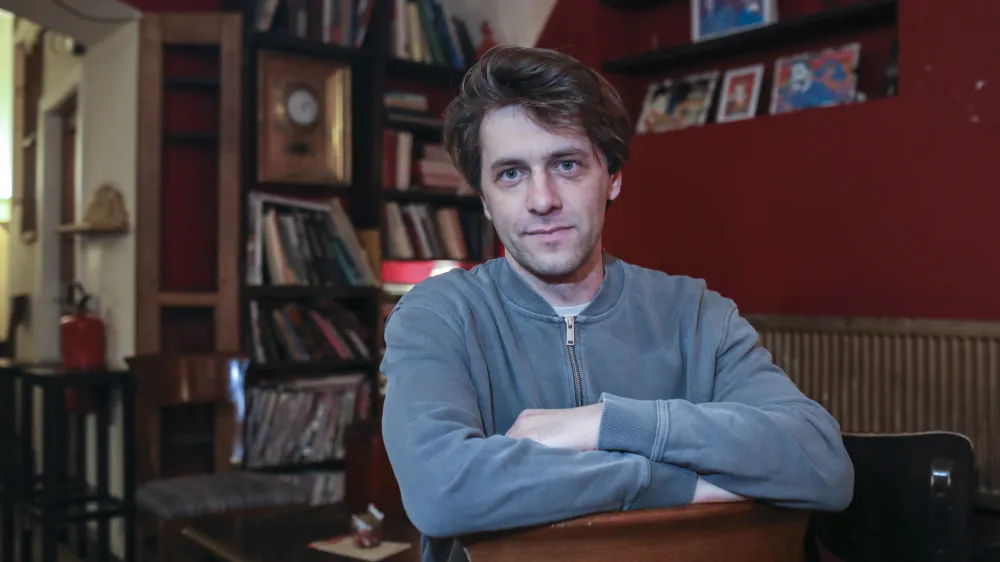 - 21.03.2023 - Rok Bozovičar, gledali&scaron;ki kritik in novinar - selektor 53. Tedna slovenske drame, član Dru&scaron;tva gledali&scaron;kih kritikov in teatrologov Slovenije in Dru&scaron;tva za sodobni ples Slovenije. //FOTO: Jaka Gasar