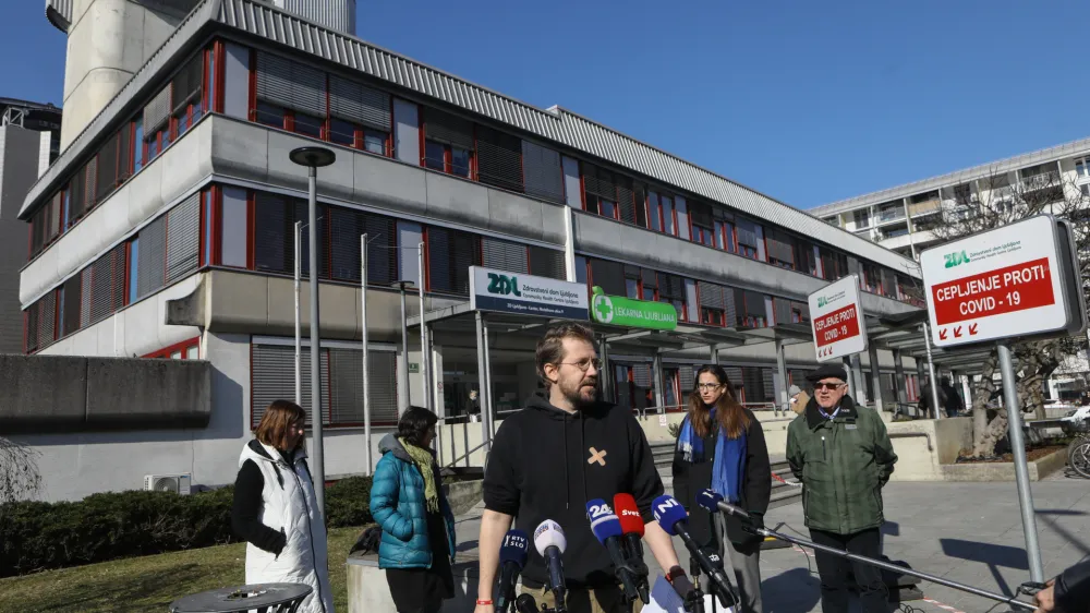 predstavnik iniciative Glas ljudstva Ja&scaron;a Jenull<br><br>13.02.2023 - ZD Ljubljana Center, Metelkova ulica 9 - novinarska konferenca iniciative Glas ljudstva, na kateri so spregovorili o ugotovitvah glede odtekanja osebnih zdravnikov v zasebni sektor ter predstavili nekatere sporne prakse akterjev v slovenskem zdravstvu, ki spodkopavajo temelje javnega zdravstva; <br><br>FOTO: Luka Cjuha