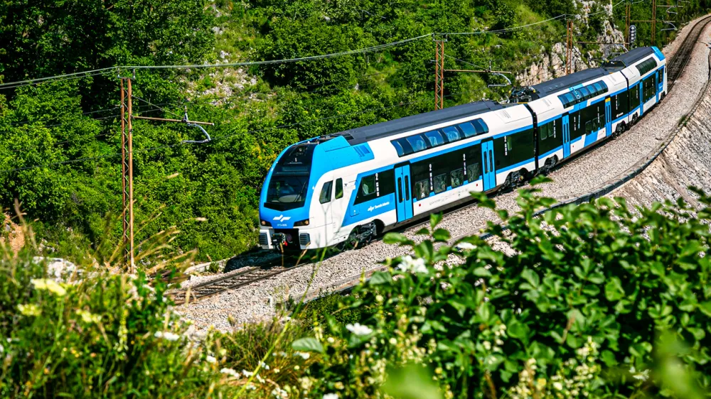 Slovenske železnice, vlak, pr članek