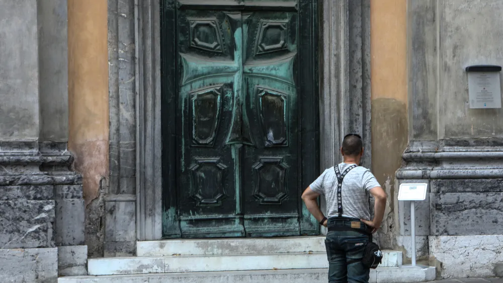 - 04.07.2022 - Križevni&scaron;ka cerkev / Cerkev Marije Pomočnice, baročna cerkev v ljubljanskih Križankah, Trg francoske revolucije v Ljubljani //FOTO: Luka Cjuha