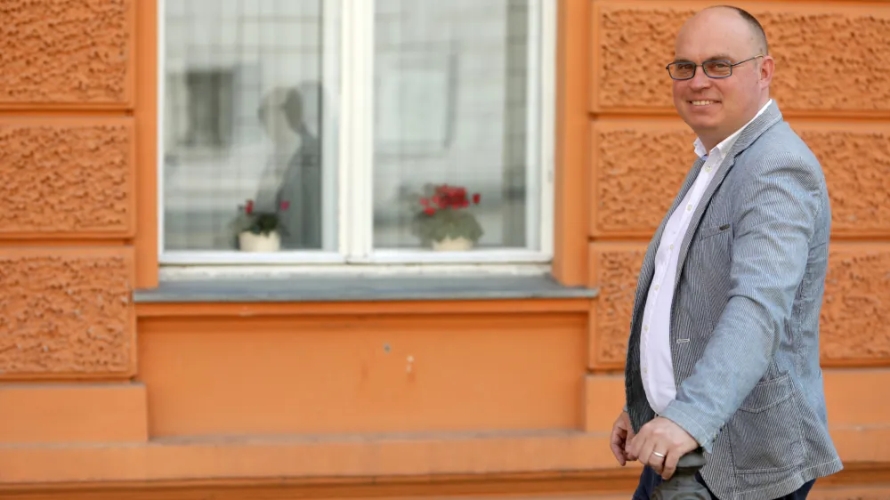 - 21.04.2021 &ndash; doc. dr. Dan Podjed, antropolog - znanstveni sodelavec In&scaron;tituta za slovensko narodopisje ZRC SAZU in izredni profesor za področje kulturne in socialne antropologije na Filozofski fakulteti Univerze v Ljubljani<br><br> <br><br>/FOTO: Jaka Gasar<br><br>OPOMBA: INTERVJU ZA OBJEKTIV 2021