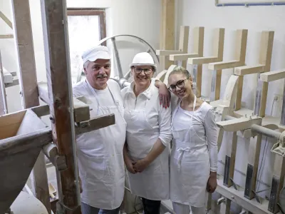 Jernej, Marija in Ines Lampreht - 07.03.2023 – Domačija Karlovski mlin, pekarna - pekarstvo, Žirovski Vrh Sv. Antona 1, Gorenja vas - Poljane //FOTO: Jaka Gasar