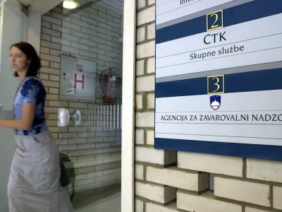 Bilančna vsota slovenskih zavarovalnic se je po podatkih Banke Slovenije lani znižala za skoraj deset odstotkov. Fotografija je simbolična. Foto: Matej Povše 