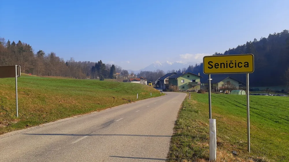 V Krajevni skupnosti Seničica - Golo Brdo si bodo prizadevali za oživitev svojega kraja, za katerega sedaj menijo, da je žal le spalno naselje.