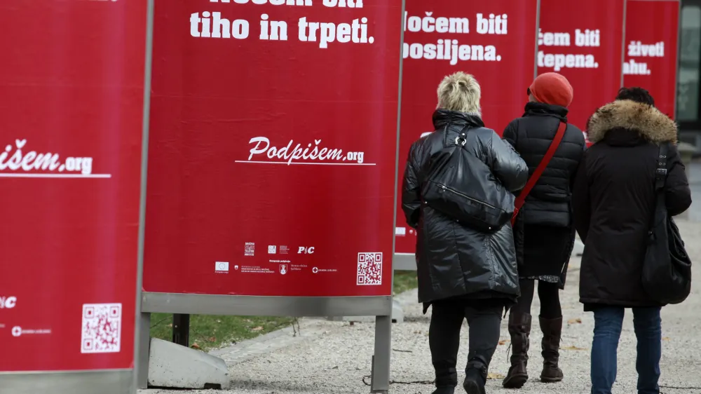 V Sloveniji letno obravnavajo od pet do sedem tovrstnih intimnopartnerskih zločinov, ki so najpogostej&scaron;i vzrok nasilne smrti žensk.