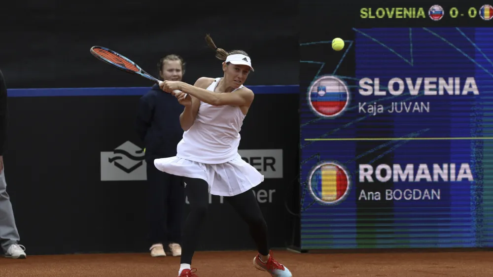 Kaja Juvan- 14.04.2023 &ndash; Tenis center Bonifika Koper &ndash; tenis ženske - Slovenija: Romunija, pokal Billie Jean King, play-off za zaključni turnir: //FOTO: Luka Cjuha