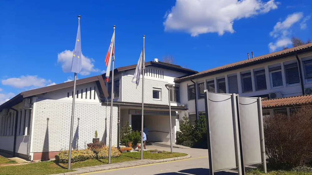 V Medvodah so v četrtem poskusu javnega razpisa vendarle pridobili ustreznega izvajalca za izgradnjo prizidka in celovito obnovo zdravstvenega doma.