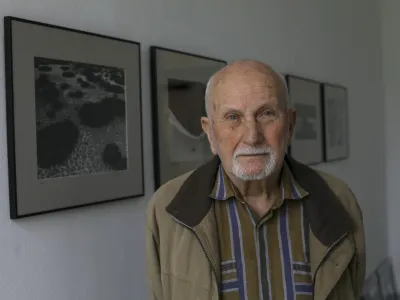 dr. Tihomir Pinter, ljubiteljski fotograf z nazivom mojster fotografije - leta 2006 je prejel nagrado Janeza Puharja za življenjsko delo. - 19.04.2023 – Galerija Photon - skupinska razstava Mojstri ljubljanske fotografske šole – 60 let Fotogrupe ŠOLT – //FOTO: Luka Cjuha