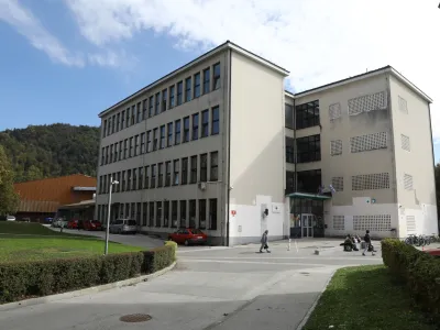  04.10.2022 - Osnovna šola OŠ Frana Albrehta, Kamnik – gradnja - gradbišče kamniške osnovne šole //FOTO: Luka Cjuha