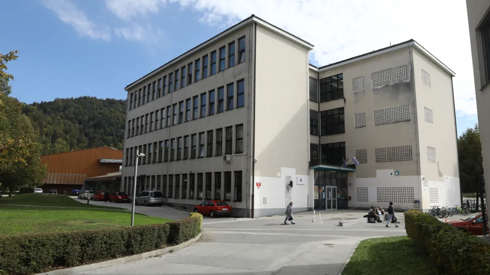  04.10.2022 - Osnovna šola OŠ Frana Albrehta, Kamnik – gradnja - gradbišče kamniške osnovne šole //FOTO: Luka Cjuha