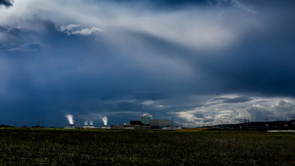 Za intenzivno pojavljanje projekta JEK 2, tako v člankih osrednjih medijev kot v debatah državnega zbora, skrbijo profesionalni lobisti.