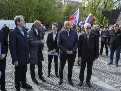Lojze Petrle, Janez Janša- 19.04.2023 – Združenje za vrednote slovenske osamosvojitve je ob robu razprave o interpelaciji vlade pripravilo protestni shod pod geslom Za Slovenijo in resnico //FOTO: Jaka Gasar