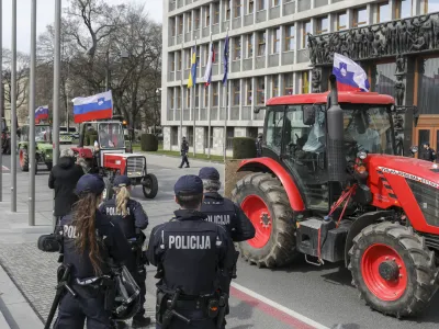 - 24.03.2023 - opozorilni protest kmetov – protestni shod zaradi nezadovoljstva, vrste zahtev do kmetov in perečih težav v kmetijstvu - Sindikat kmetov Slovenije -<br> <br>//FOTO: Jaka Gasar