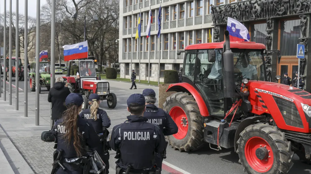 - 24.03.2023 - opozorilni protest kmetov – protestni shod zaradi nezadovoljstva, vrste zahtev do kmetov in perečih težav v kmetijstvu - Sindikat kmetov Slovenije -<br> <br>//FOTO: Jaka Gasar
