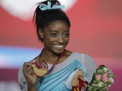 Simone Biles je najboljša telovadka vseh časov, a vse v njenem življenju ni bilo postlano z rožicami. 