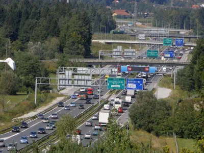 prometni zastoj - zahodna ljubljanska obvoznica (Koseze - Kozarje) - najbolj obremenjen del avtocestnega obroča okoli Ljubljane<br><br><br>- Ljubljanska obvoznica - sklenjeni sistem avtocest in cest, ki tečejo okoli raz&scaron;irjenega centra Ljubljane,   ///FOTO: Jaka AdamičOPOMBA: ZA OBJAVO V ČASOPISU DNEVNIK