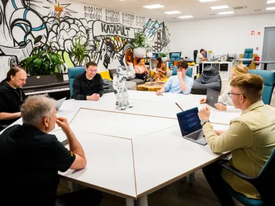 Dewesoft je ponudil v pomoč stroje, testne naprave, znanje, zaposlene in kontakte startupom, ki razvijajo fizične izdelke. F Katapult