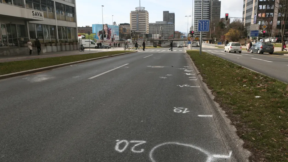 ﻿Spomladi 2019 je na Dunajski cesti v Ljubljani hudo pijan voznik, ki je bil tudi pod vplivom različnih drog, trčil v dva pešca, ki sta hodila po prehodu za pešce, nato pa pobegnil. Oba sta umrla.